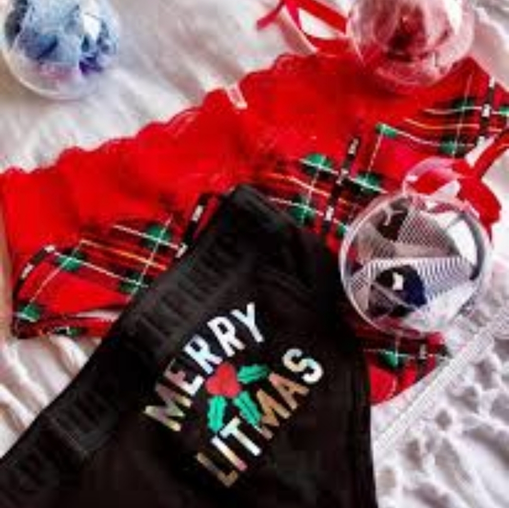 New Victoria's Secret merry litmas Large